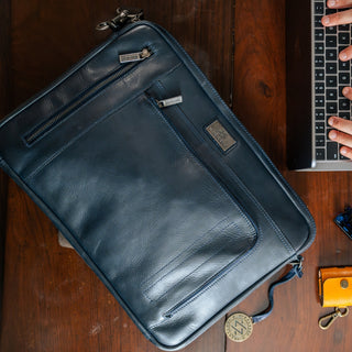 Denis - The Laptop Sleeve