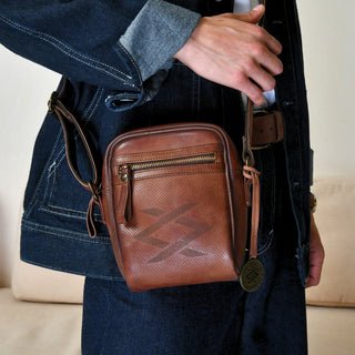 Theo - The Small Messenger Bag
