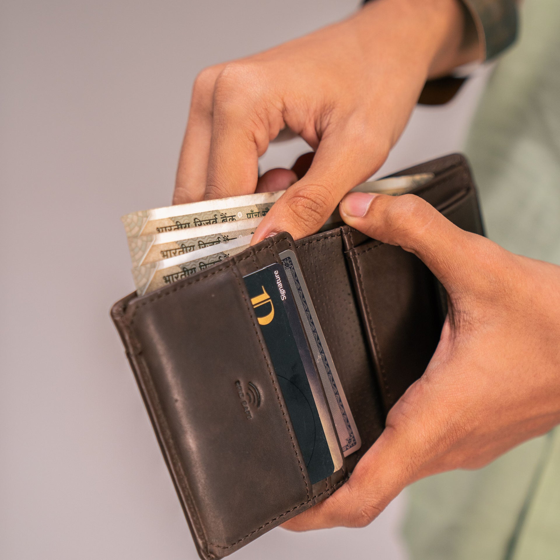 Henry - The Wallet