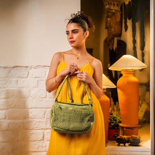 Vienna - The Medium Sling Bag - Matcha