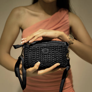 Levi - The Small Sling bag -Black